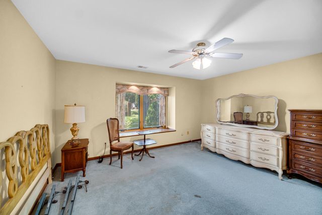 32 Gleneagles Drive, Schererville, IN 46375