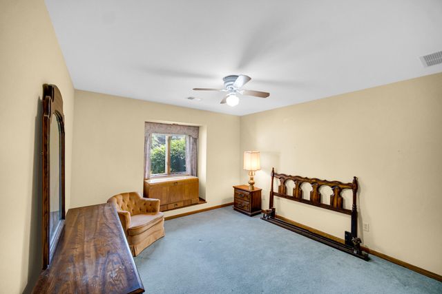 32 Gleneagles Drive, Schererville, IN 46375