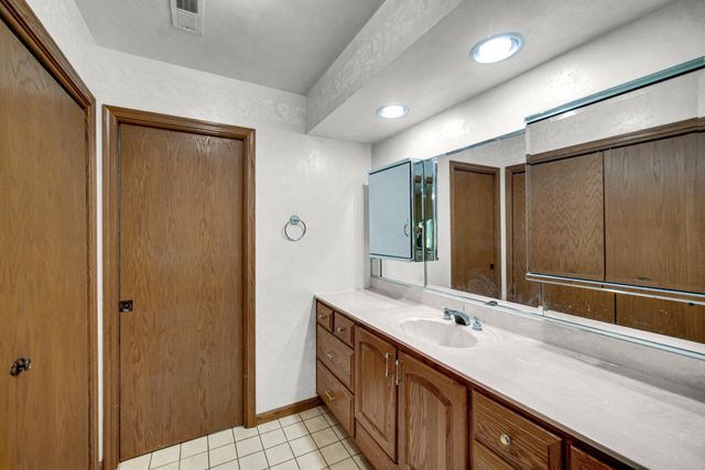 32 Gleneagles Drive, Schererville, IN 46375