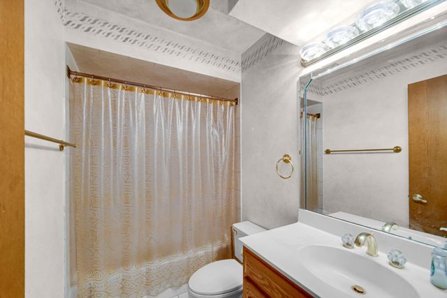 32 Gleneagles Drive, Schererville, IN 46375