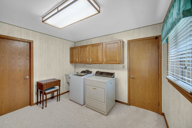 32 Gleneagles Drive, Schererville, IN 46375