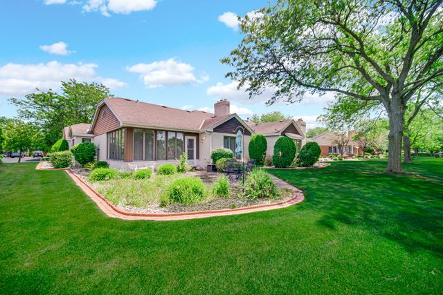 32 Gleneagles Drive, Schererville, IN 46375