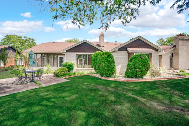 32 Gleneagles Drive, Schererville, IN 46375