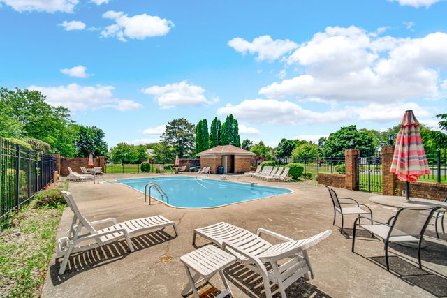 32 Gleneagles Drive, Schererville, IN 46375