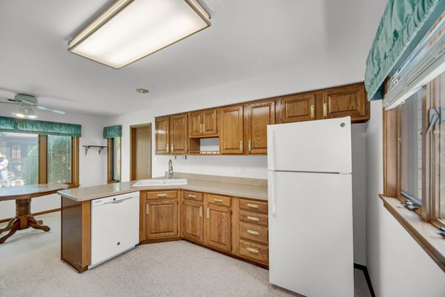 32 Gleneagles Drive, Schererville, IN 46375