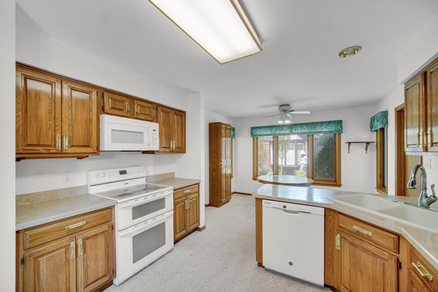 32 Gleneagles Drive, Schererville, IN 46375