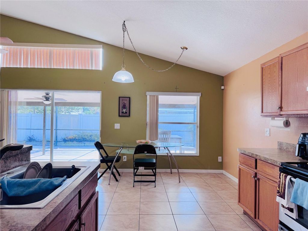 Image 15 of property listing at 343 LYTTON CIRCLE, Orlando, FL 32824