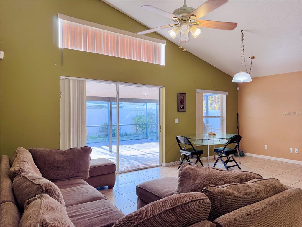 Image 17 of property listing at 343 LYTTON CIRCLE, Orlando, FL 32824