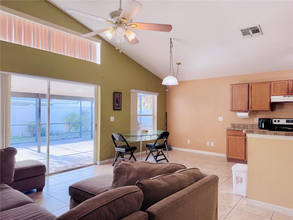 Image 20 of property listing at 343 LYTTON CIRCLE, Orlando, FL 32824