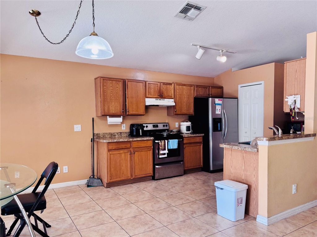 Image 23 of property listing at 343 LYTTON CIRCLE, Orlando, FL 32824