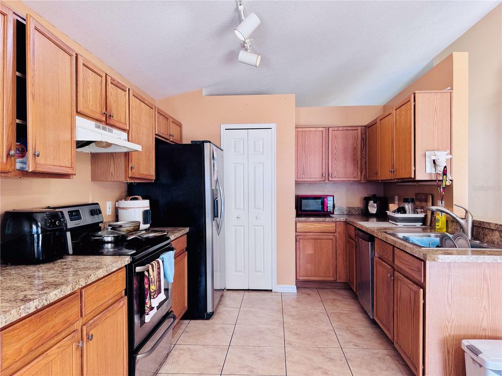 Image 24 of property listing at 343 LYTTON CIRCLE, Orlando, FL 32824