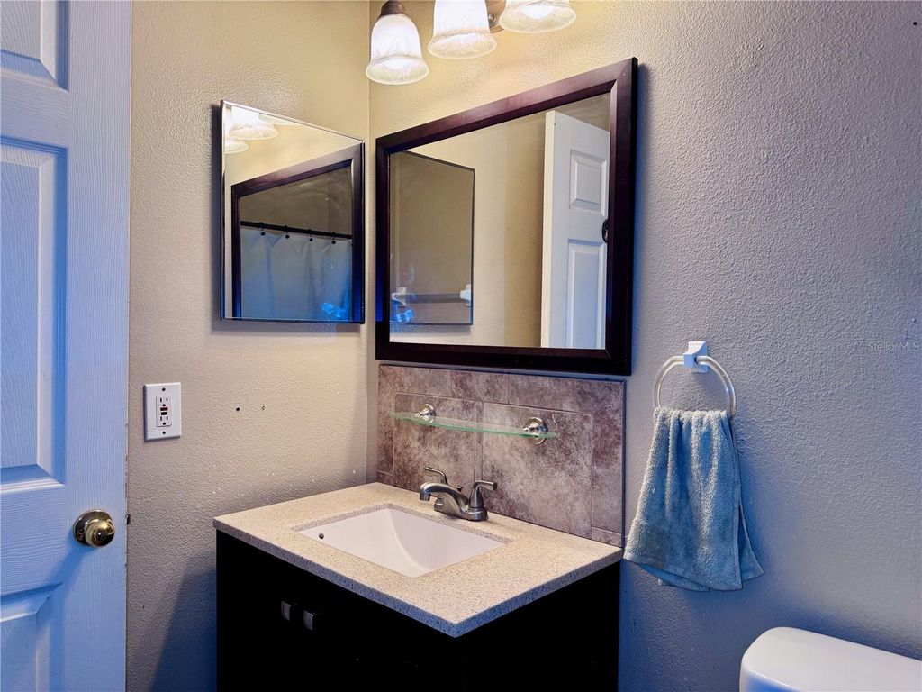 Image 40 of property listing at 343 LYTTON CIRCLE, Orlando, FL 32824