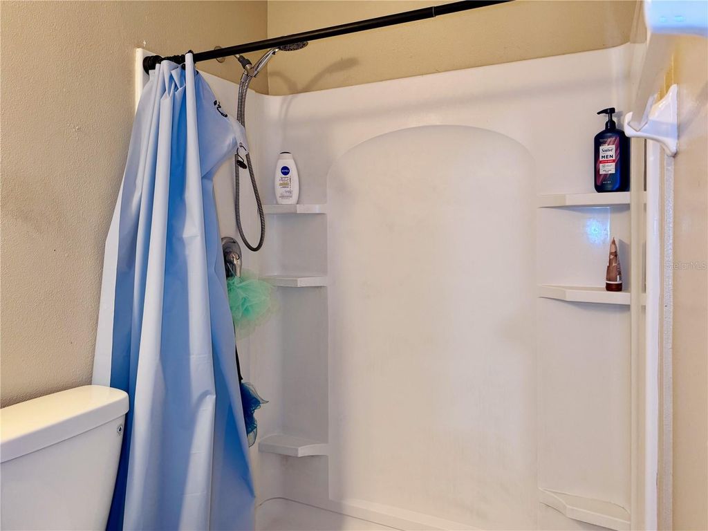 Image 41 of property listing at 343 LYTTON CIRCLE, Orlando, FL 32824
