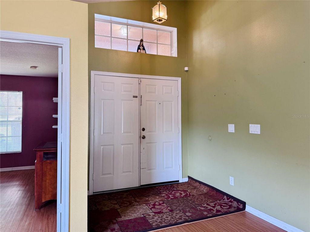 Image 8 of property listing at 343 LYTTON CIRCLE, Orlando, FL 32824