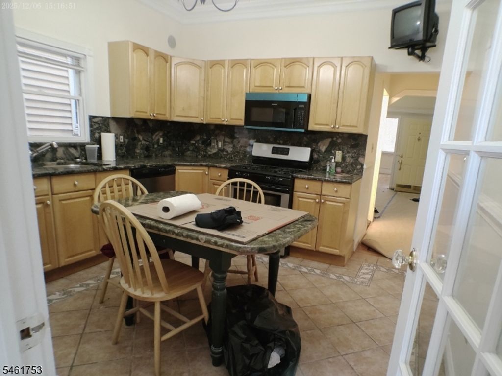 321 Walnut St, Newark City, NJ 07105 — photo 5
