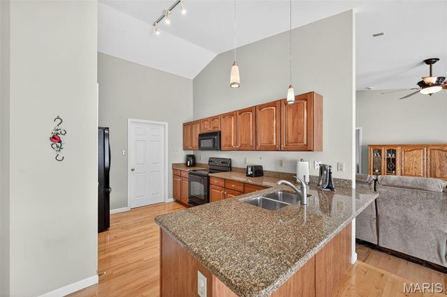 14734 Ladue Bluffs Crossing Drive, Chesterfield, MO 63017