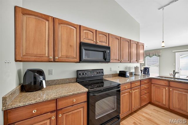 14734 Ladue Bluffs Crossing Drive, Chesterfield, MO 63017