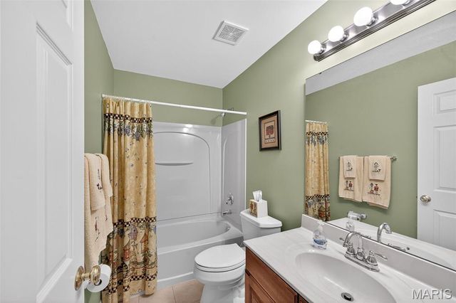 14734 Ladue Bluffs Crossing Drive, Chesterfield, MO 63017