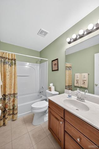 14734 Ladue Bluffs Crossing Drive, Chesterfield, MO 63017