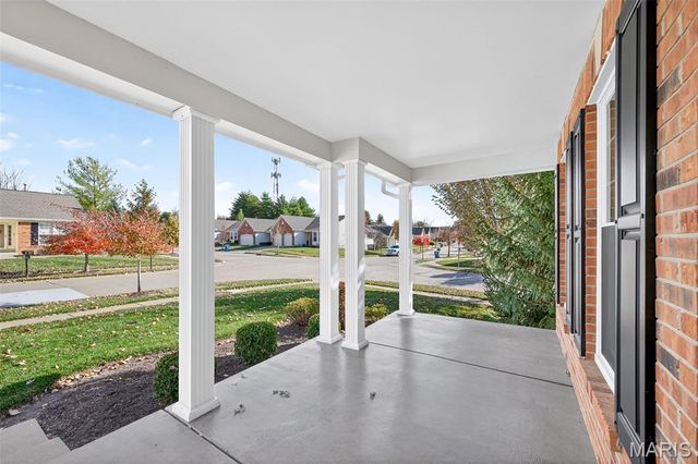 14734 Ladue Bluffs Crossing Drive, Chesterfield, MO 63017