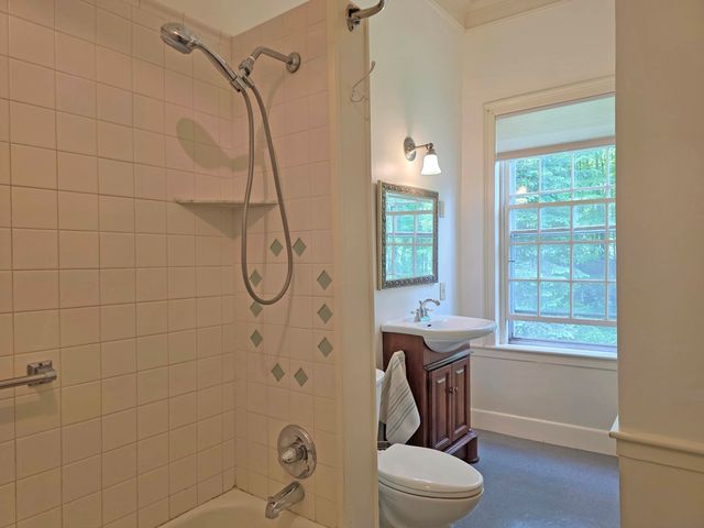 53 Hickory Ridge Road South, Putney, VT 05346