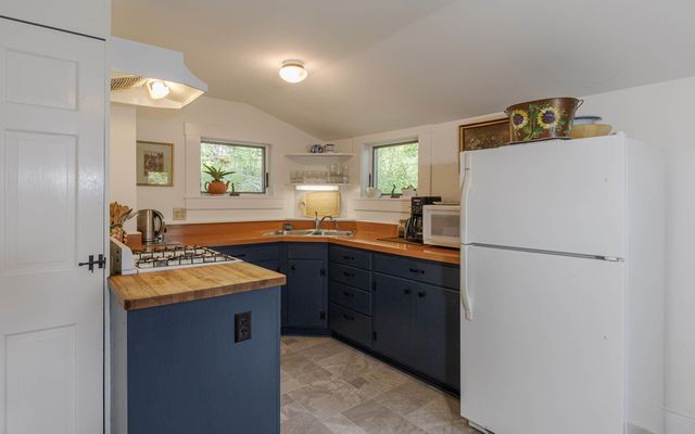 53 Hickory Ridge Road South, Putney, VT 05346