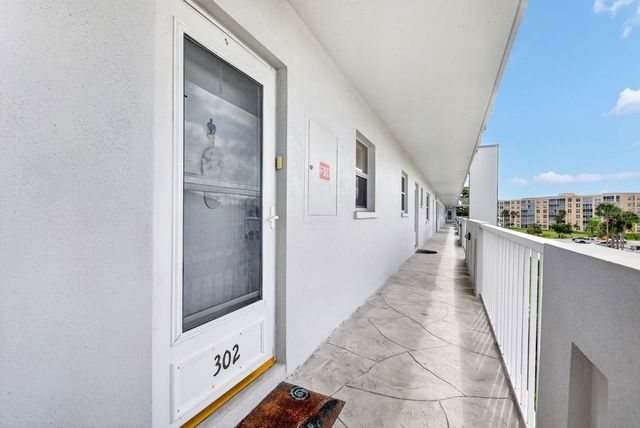 4240 IRONWOOD CIRCLE 302A, Bradenton, FL 34209