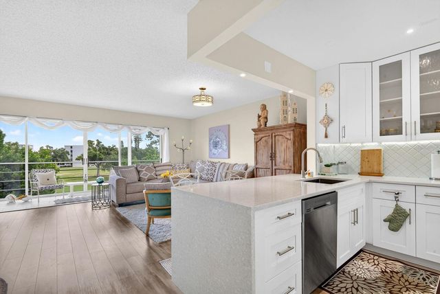 4240 IRONWOOD CIRCLE 302A, Bradenton, FL 34209