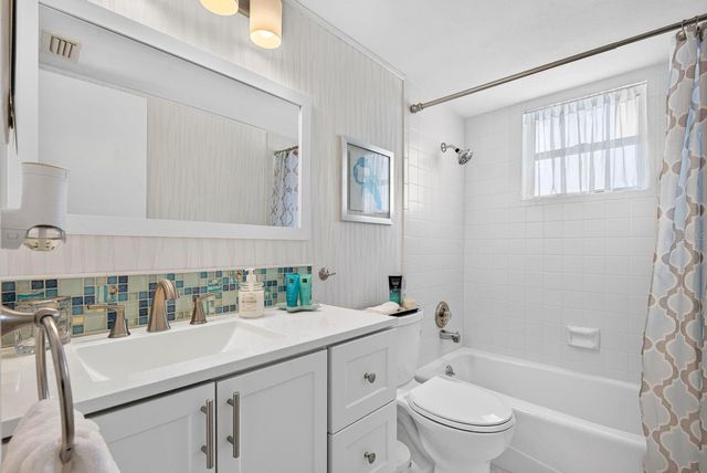 4240 IRONWOOD CIRCLE 302A, Bradenton, FL 34209