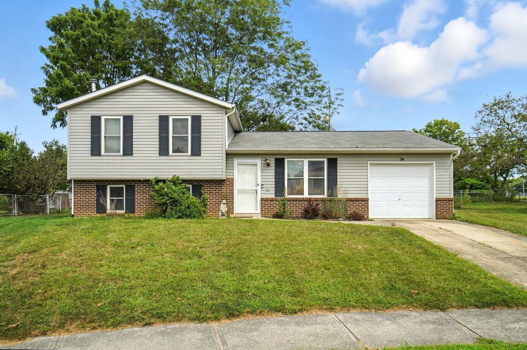 157 Forest Lake Court, Delaware, OH 43015