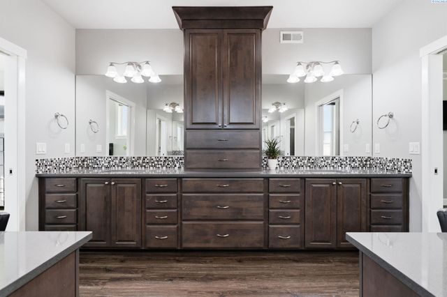 89050 E Calico Road, Kennewick, WA 99338