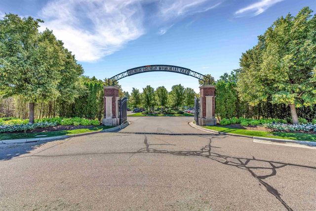 21186 Lilac Lane, Clinton Twp, MI 48036