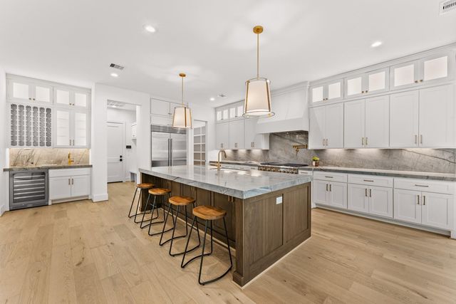 2628 Sunset Boulevard, West University Place, TX 77005