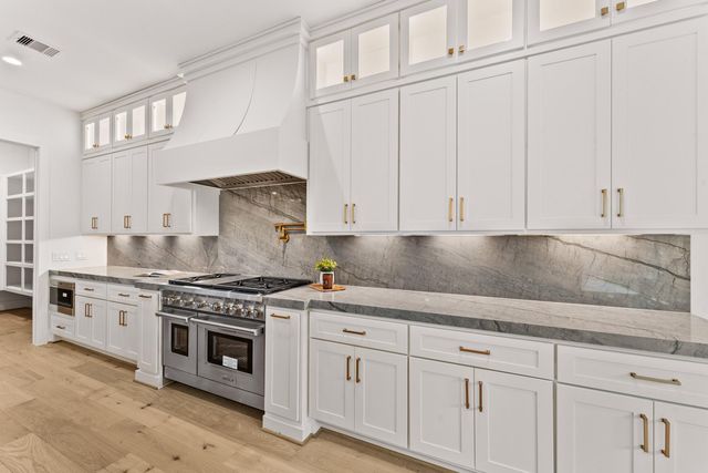 2628 Sunset Boulevard, West University Place, TX 77005