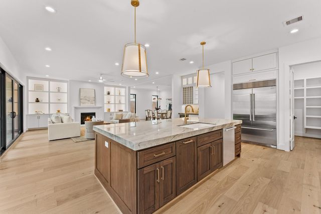 2628 Sunset Boulevard, West University Place, TX 77005