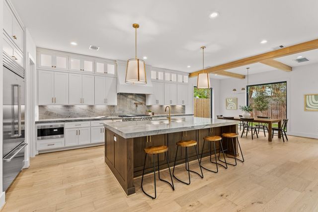 2628 Sunset Boulevard, West University Place, TX 77005