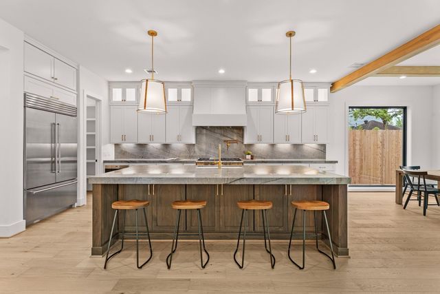 2628 Sunset Boulevard, West University Place, TX 77005