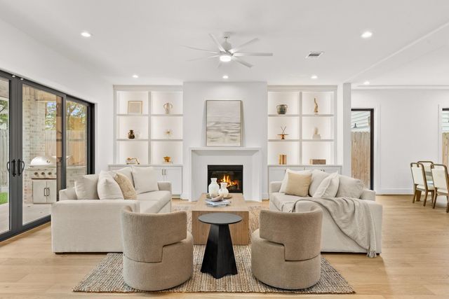 2628 Sunset Boulevard, West University Place, TX 77005