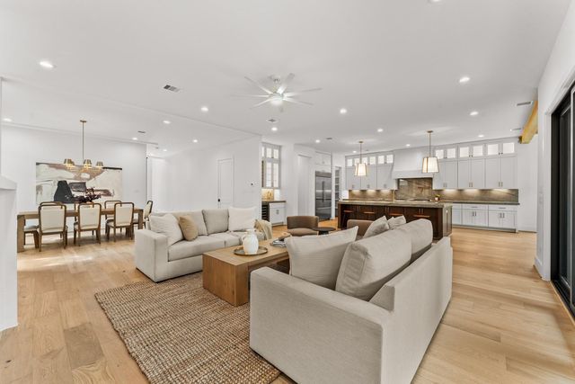 2628 Sunset Boulevard, West University Place, TX 77005