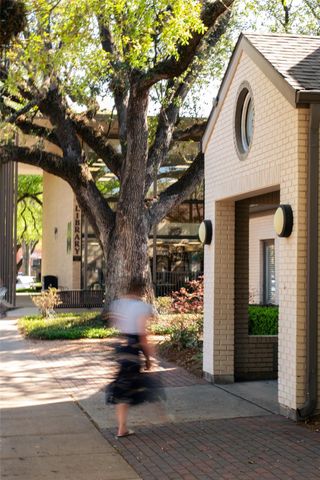 2628 Sunset Boulevard, West University Place, TX 77005