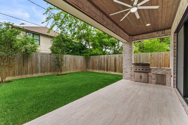 2628 Sunset Boulevard, West University Place, TX 77005