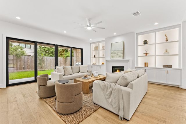 2628 Sunset Boulevard, West University Place, TX 77005