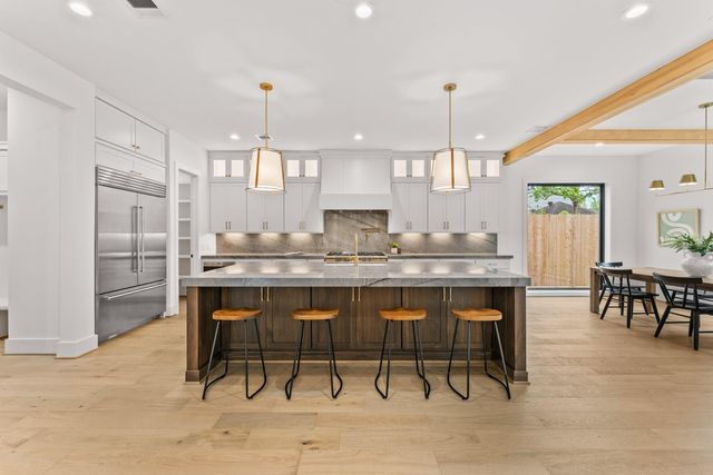 2628 Sunset Boulevard, West University Place, TX 77005