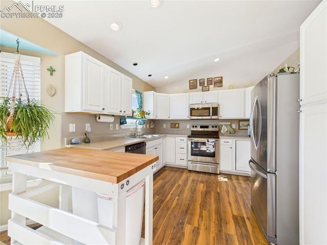 1182 W Broken Bow Drive, Pueblo West, CO 81007