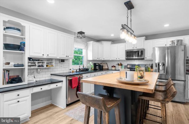 207 BALSAM DR, Douglassville, PA 19518