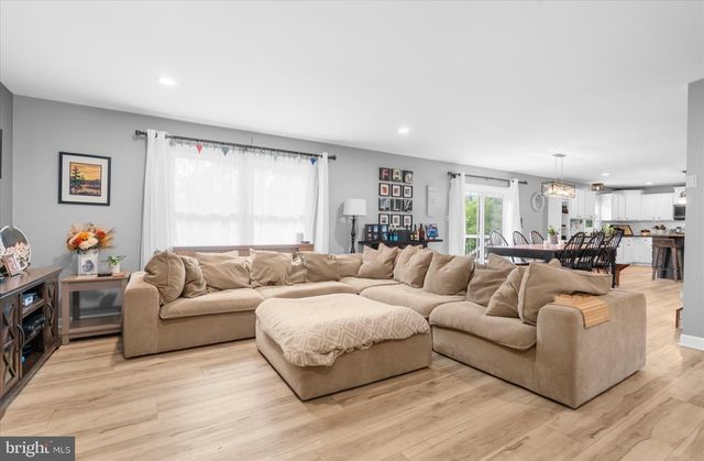 207 BALSAM DR, Douglassville, PA 19518