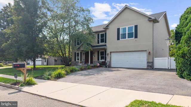 207 BALSAM DR, Douglassville, PA 19518