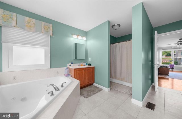 207 BALSAM DR, Douglassville, PA 19518