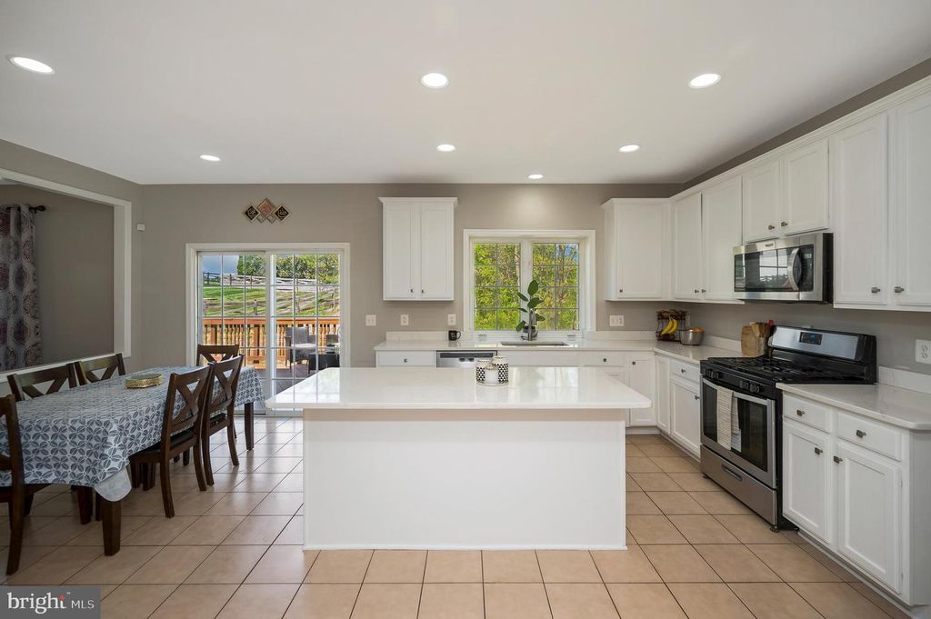 15082 STEPPING STONE DR, Haymarket, VA 20169