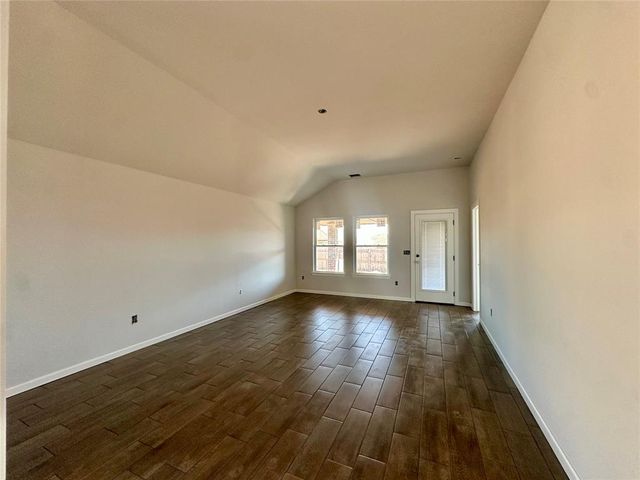 1012 Redwood Creek Drive, Yukon, OK 73099